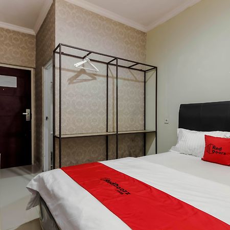 Reddoorz Plus Near Lippo Cikarang Mall Bekasi Dış mekan fotoğraf