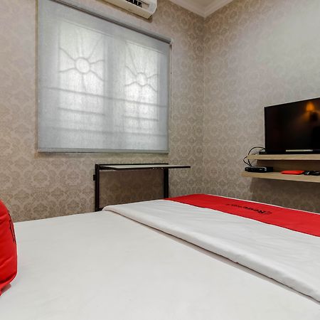 Reddoorz Plus Near Lippo Cikarang Mall Bekasi Dış mekan fotoğraf