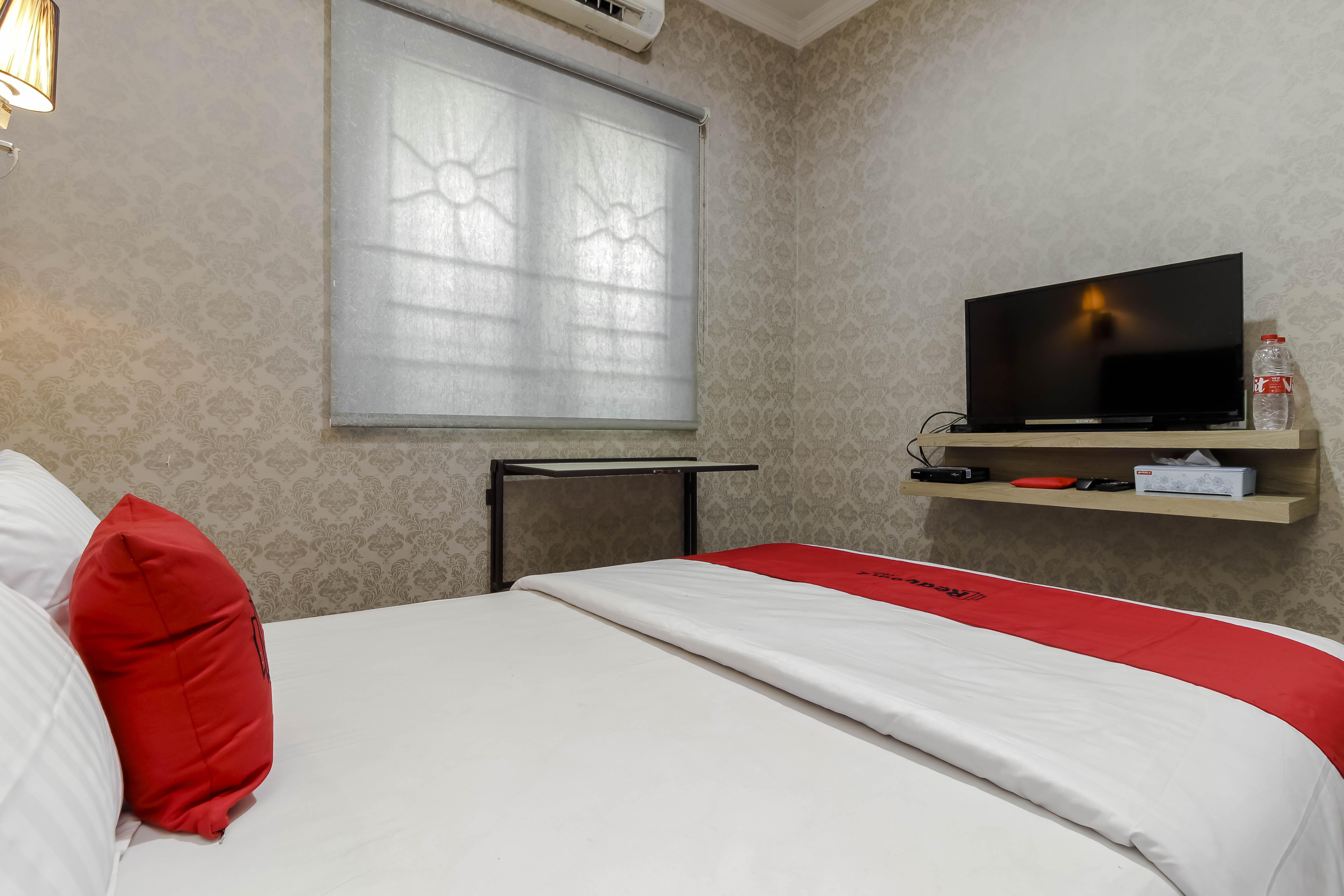 Reddoorz Plus Near Lippo Cikarang Mall Bekasi Dış mekan fotoğraf